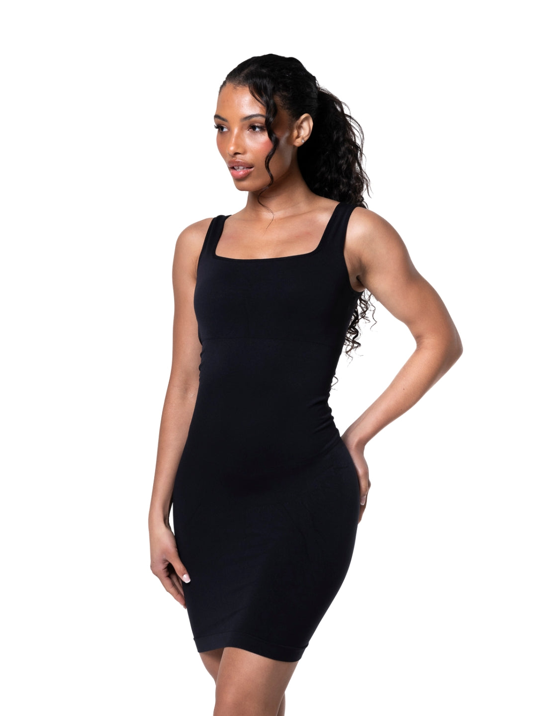 Elegante minivestido sem costuras com sofisticado decote quadrado