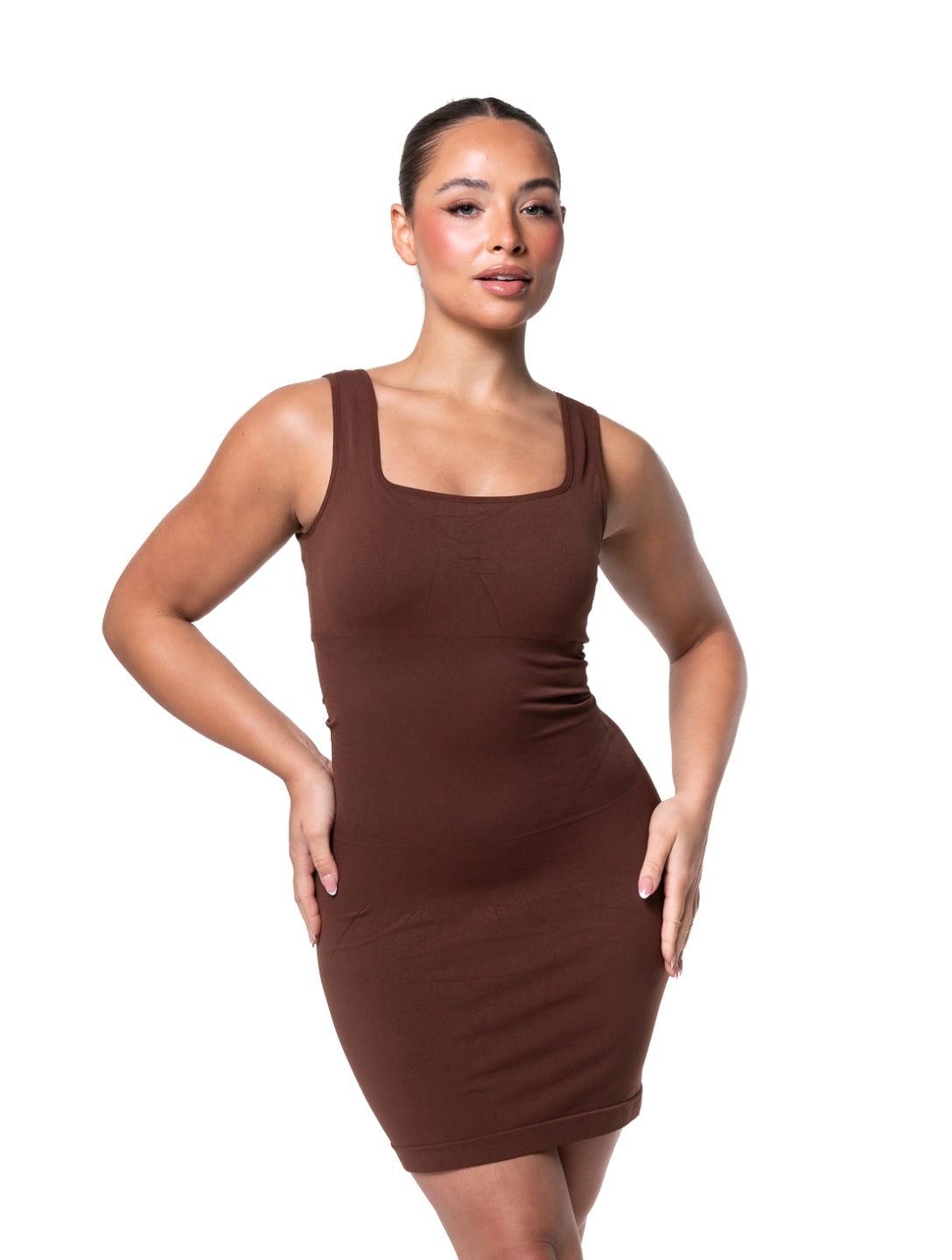 Elegante minivestido sem costuras com sofisticado decote quadrado